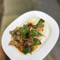 ข้าวราดเนื้อผัดขี้เมา