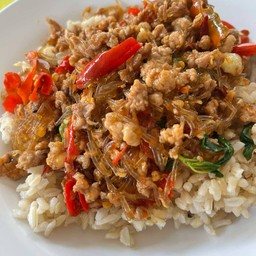ข้าวกะเพราวุ้นเส้นหมูสับ