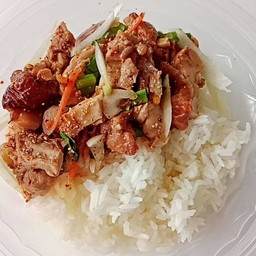 ข้าวยำแซ่บไก่อบ