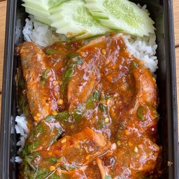 ข้าวกะเพราปลากระป๋องผัดพริกแห้ง