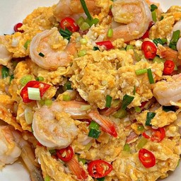 ข้าวไข่คั่วกุ้งคั่วพริกเกลือ