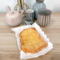 ขนมปังปิ้ง-เนยนม (1 ชุดมี 2 แผ่น)