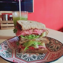 AB House Juice & Sandwich