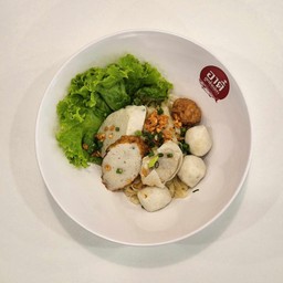 ก๋วยเตี๋ยวแห้ง-ลูกชิ้นปลา