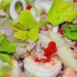 ยำวุ้นเส้นรวมมิตรทะเล