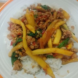 กะเพรา หน่อไม้หมูสับ ราดข้าว