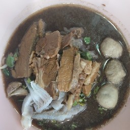 เส้นเล็กลูกชิ้นเนื้อเปื่อยนำ้ตก