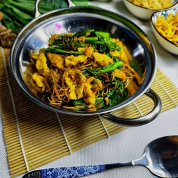 [อร่อยซ่ากับโค้ก] ผัดซีอิ๊วเส้นหมี่ +  โค้ก ออริจินัล (กระป๋อง)