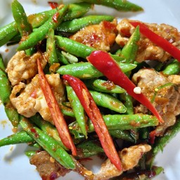 ผัดพริกแกงใส่ถั่ว