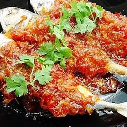 ปลาทู ราดพริก  1ตัว