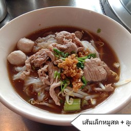 ล้านบ้านแสน ก๋วยเตี๋ยวหมูตุ๋นยาจีน