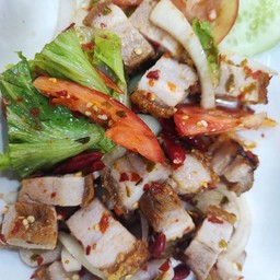 ยำหมูกรอบ รสเด็ดเผ็ดจัดจ้าน