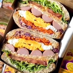 แซนวิชไส้กรอกไข่ดาว