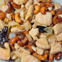 ไก่ผัดเม็ดมะม่วง