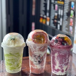 ผลไม้รวมโยเกิร์ต