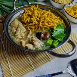 ราดหน้าหมี่กรอบ