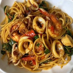 สปาเก็ตตี้ซอสกระเพราทะเล