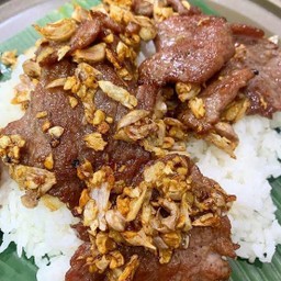ข้าวเนื้อ ทอดกระเทียม