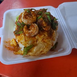 ข้าวไข่ข้นราดกระเพากุ้ง