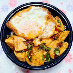 ข้าวกะเพราหมูยอ