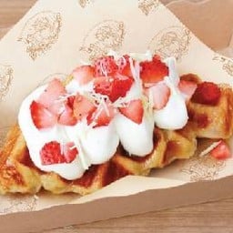 Croffle : Strawberry & Cream  ครอฟเฟิลสตรอว์เบอร์รี่แอนด์ครีม