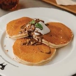 Hazelnut Pancake with Nutella Sauce เฮเซลนัทแพนเค้ก ราดซอสนูเทลล่า