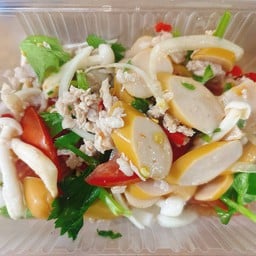 ยำไส้กรอก