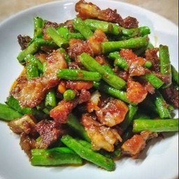 ผัดพริกแกงหมู