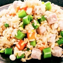 ข้าวผัดธัญพืช ฟรีต้มยำ Mix grain fried rice with ginkgo nut s