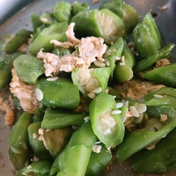 ผัดบวบใส่ไข่