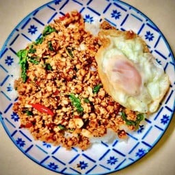 กระเพราเด็ด น้ำพริกเผ็ด