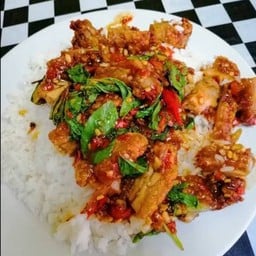 ข้าวกะเพราไก่กรอบ