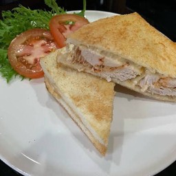 แซนวิชอกไก่ย่าง