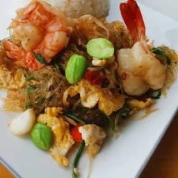 ผัดสามเหม็นพร้อมข้าวสวย