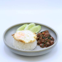 ข้าวกะเพราเนื้อ ไข่ดาว. Stir-Fried Wagyu Beef With Thai Basil And Chilli