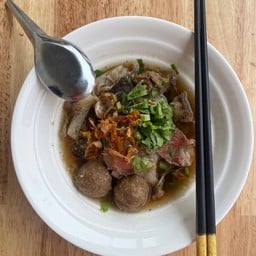 ก๋วยเตี๋ยวเรือเนื้อน้ำ พิเศษ