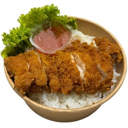 ข้าวหอมมะลิไก่ทอด+น้ำจิ้มไก่