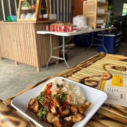 ข้าวกะเพราหมูกรอบ