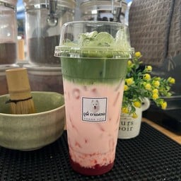 มัทฉะนมสดสตอเบอร์รี่