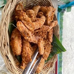 กัปตันกล้วยทอด ร้านริมน้ำตามสั่ง