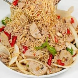 ยำมาม่าหมูสับ+หมูยอ(อย่างดี)