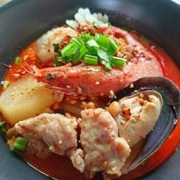 สุขนิยม  ก๋วยเตี๋ยวสูตรคุณยาย