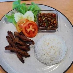 ข้าวเนื้อทอดแดดเดียว+น้ำจิ้มแจ่ว