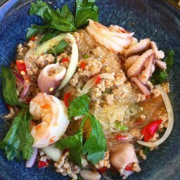 ยำ ตำ แซ่บเด้อ