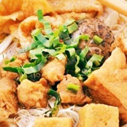 เส้นหมี่น้ำใส Rice noodle with mushroom ball and tofu