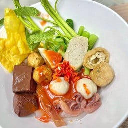 ร้านก๋วยเตี๋ยวลูกชิ้นปลาเย็นตาโฟ คุณอารี สาขา2 2