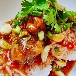 ข้าวยำปลากระป๋อง