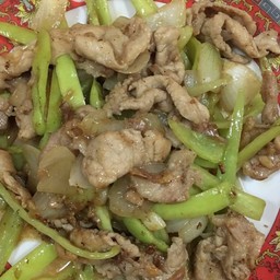 ผัดพริกออ่อนราดข้าว