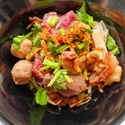 ก๋วยเตี๋ยวเรือเนื้อแห้ง พิเศษ