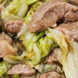 ข้าว-กะหล่ำปลีผัดน้ำปลา หมู